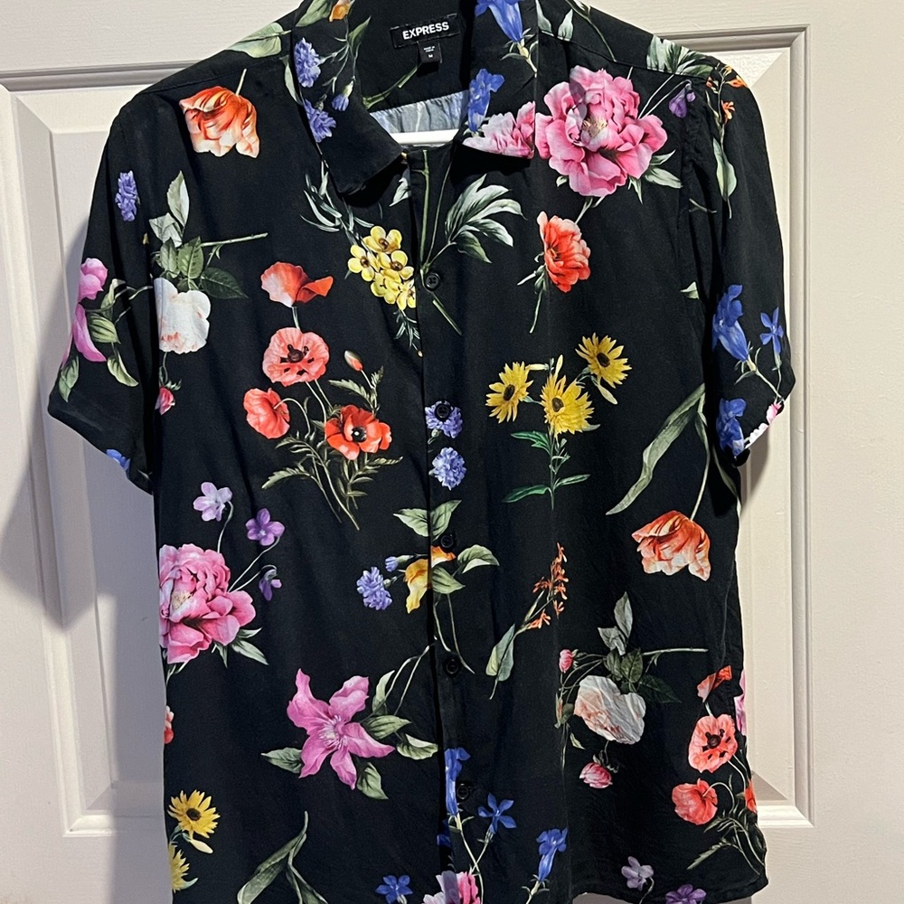 EXPRESS brand men’s button up floral shirt